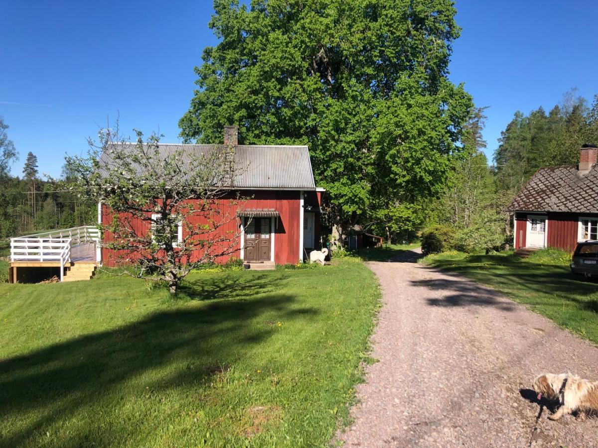 Mysig Lantlig Stuga, Nycklaroer Korsberga Exterior photo